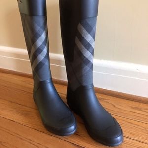 Burberry rain boots - size 8 (38 European)